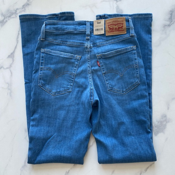 Levi’s 721 High Rise Bootcut Jean - Picture 6 of 6